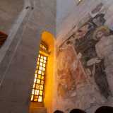 L�affresco sulla sinistra invece � del XIV secolo e rappresenta il martirio di San Sebastiano. Si distingue un soldato scagliare frecce contro il santo e, illuminata dalla finestra, la �Madonna con bambino�